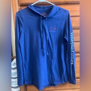 Vineyard Vines Long Sleeve w/ hood
